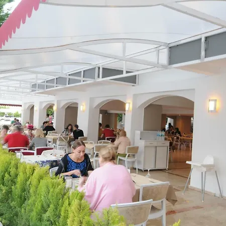 Luna Beach & Hotel 4*