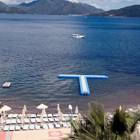 Luna Beach & Hotel